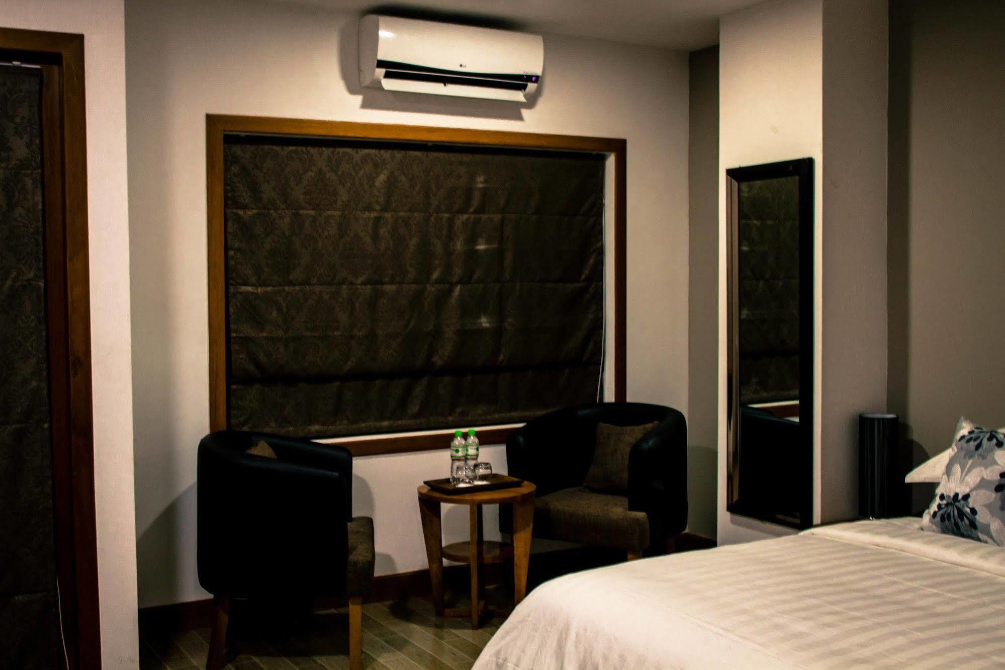 Point Boutique Hotel Phnom Penh Exterior foto