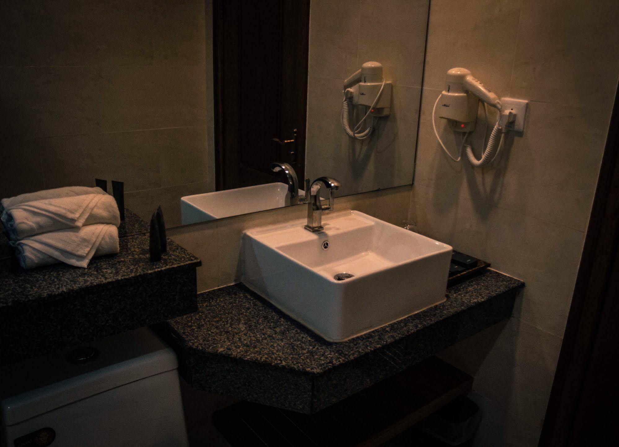 Point Boutique Hotel Phnom Penh Exterior foto